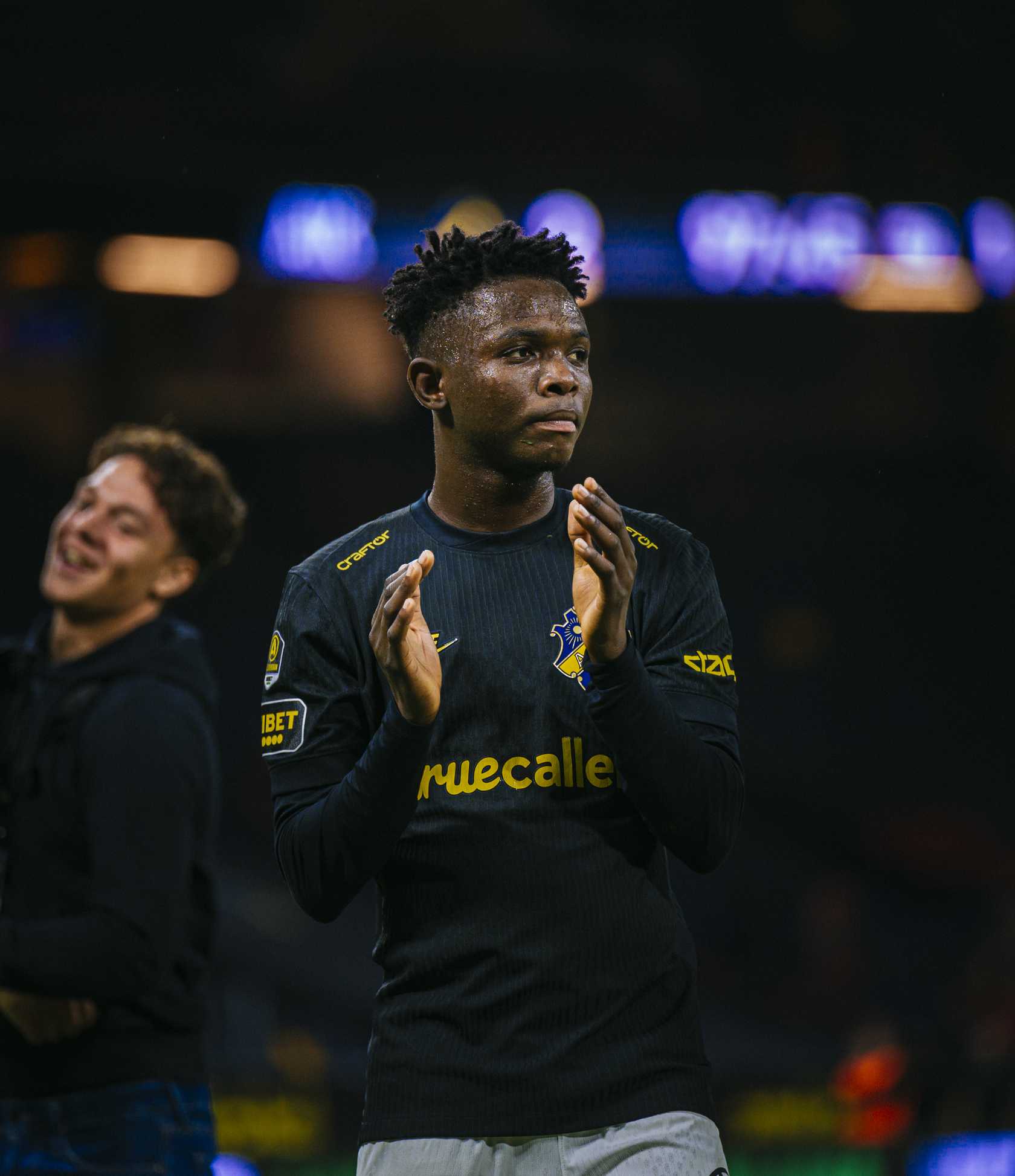 Zadok Yohanna avgjorde när AIK vann premiären – 18‑åring hyllas efter stark insats